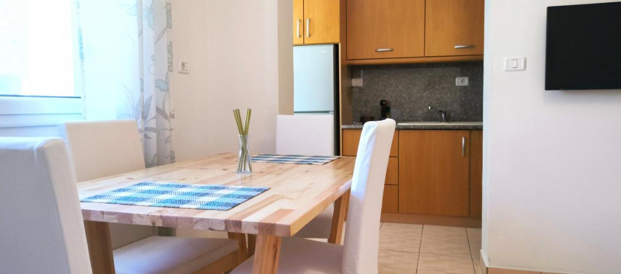 Central Apartment, Fully Equipped Himarë Eksteriør billede